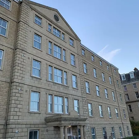 Victoria House